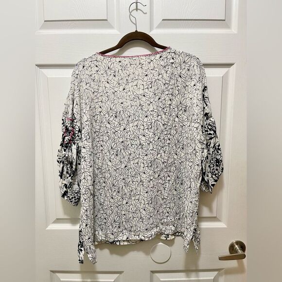 Tru Luxe Womens Embroidered Blouse Top Size M Floral Tie Sleeve Boxy White NWT - Picture 13 of 16